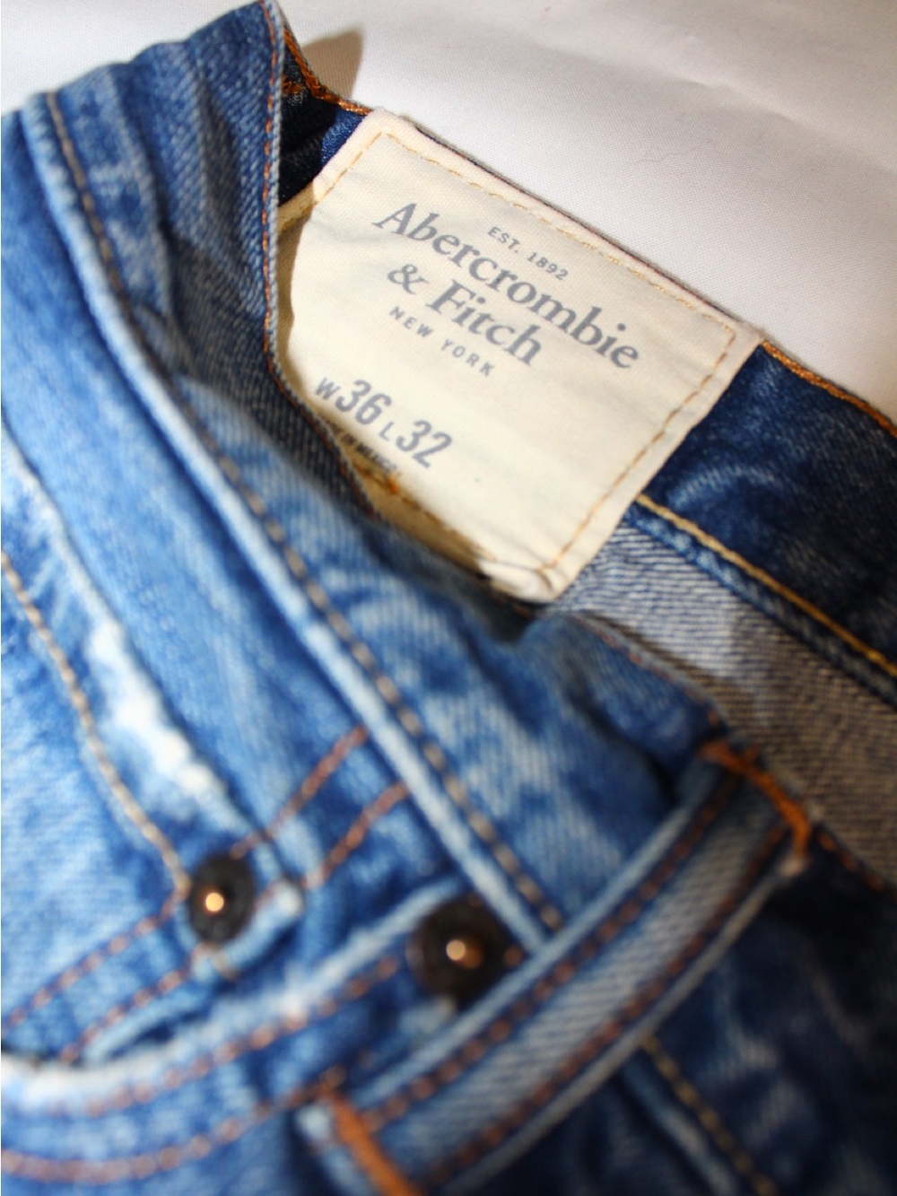 Abercrombie & Fitch Men's Faded Blue Straight Jeans